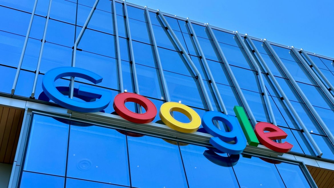 Google wprowadza program dobrowolnych odejść i zaostrza zasady pracy stacjonarnej – ale obawia się utraty najlepszych pracowników